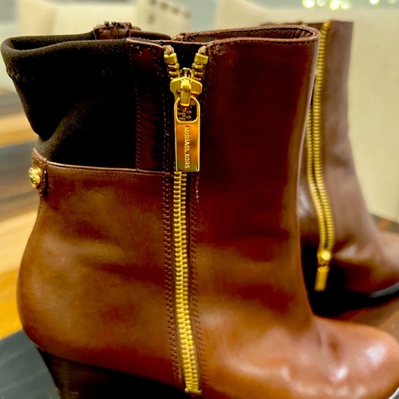 Michael Kors Evelyn Boots - Picture 4 of 5